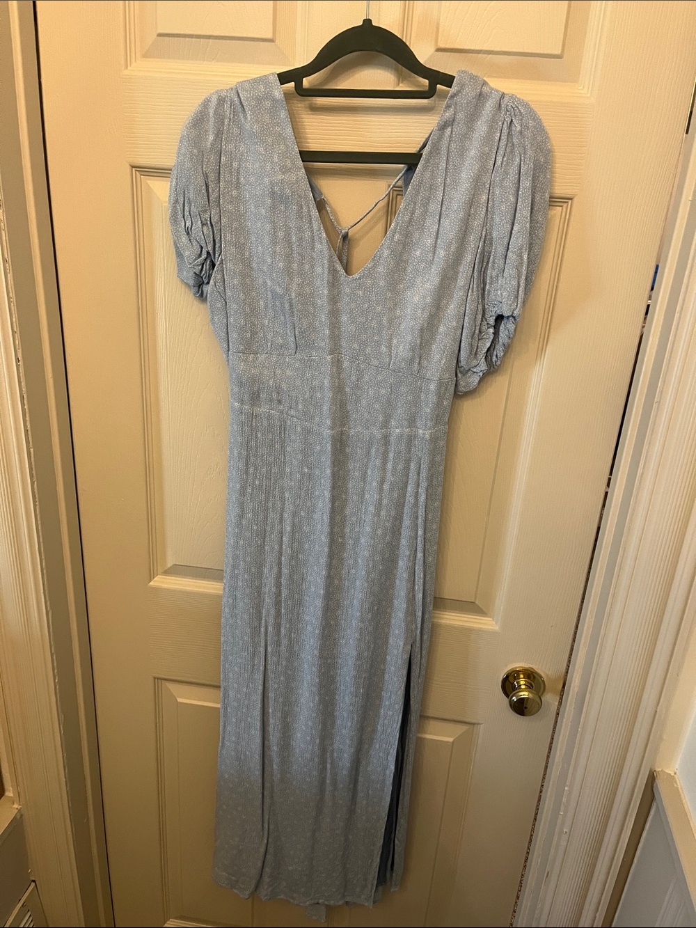 Abercrombie & Fitch Light Blue V-Neck Midi Dress with Puff Sleeves